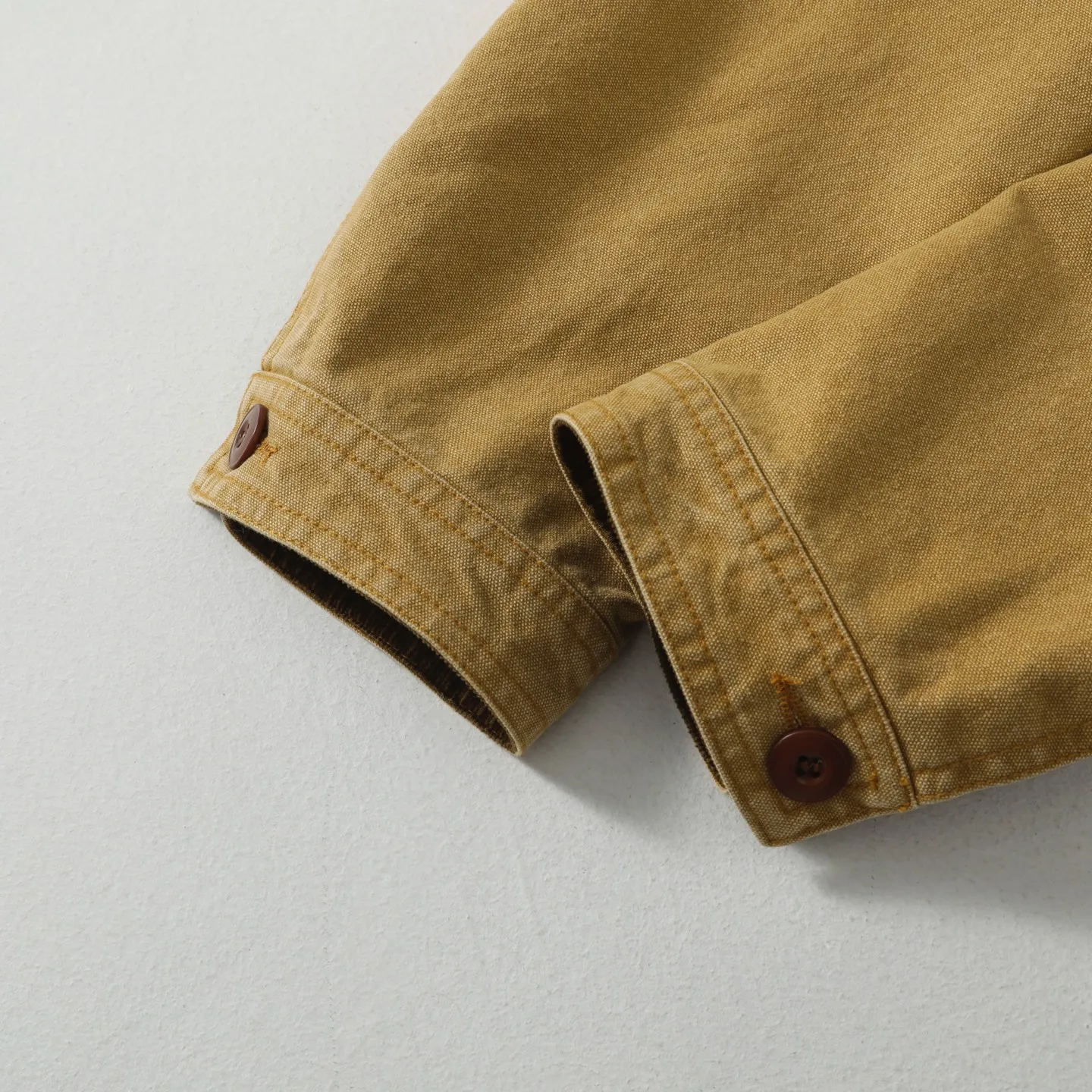 P490 #R13 Ralph Lauren Polo Country Hunting Heavy Industry Second-hand Jacket POLO Ralph Lauren 25th Spring New Casual Splicing Versatile Jacket WMPOOTWN Top is light and soft to wear, which is also a very popular Barn style recently. The version is very correct, comfortable to wear and has a sense of style at the same time. The splicing details are also very exquisite. The 100% pure cotton has just the right hardness and is not that stiff!! It is a very outstanding piece, and the texture and fit can be seen immediately on the upper body. This collection is fantastic, both in design and fabric. Retro and timeless Color: Khaki Size: M-XXL M: Bust 120 Length 72 Sleeve length 62 Shoulder width 49 L: Bust 124 Length 74 Sleeve length 63 Shoulder width 50